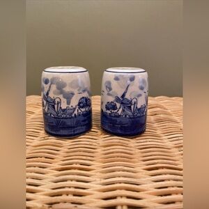 Vintage Distel DELFT’S BLUE Hand-Painted Salt & Pepper Shaker Set